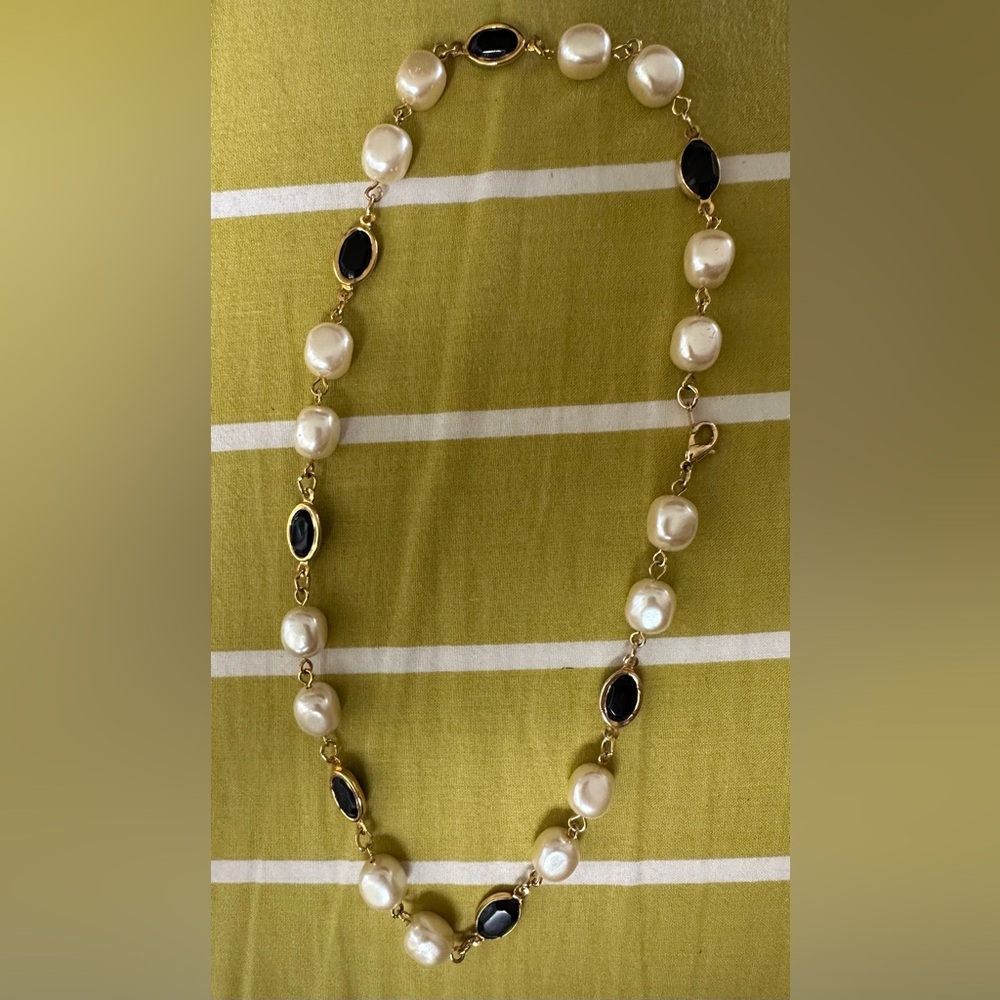 Pearl like Necklace with Black and Gold accents